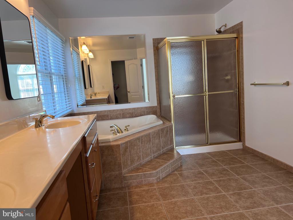 42464 UNICORN DR