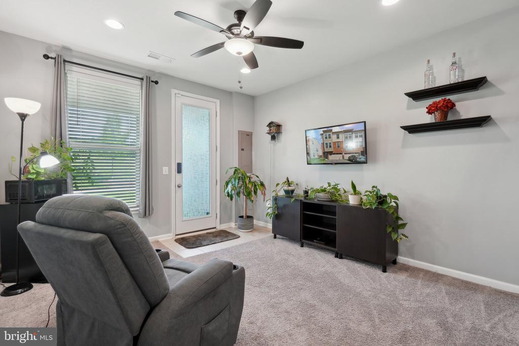 42444 Dogwood Glen Sq