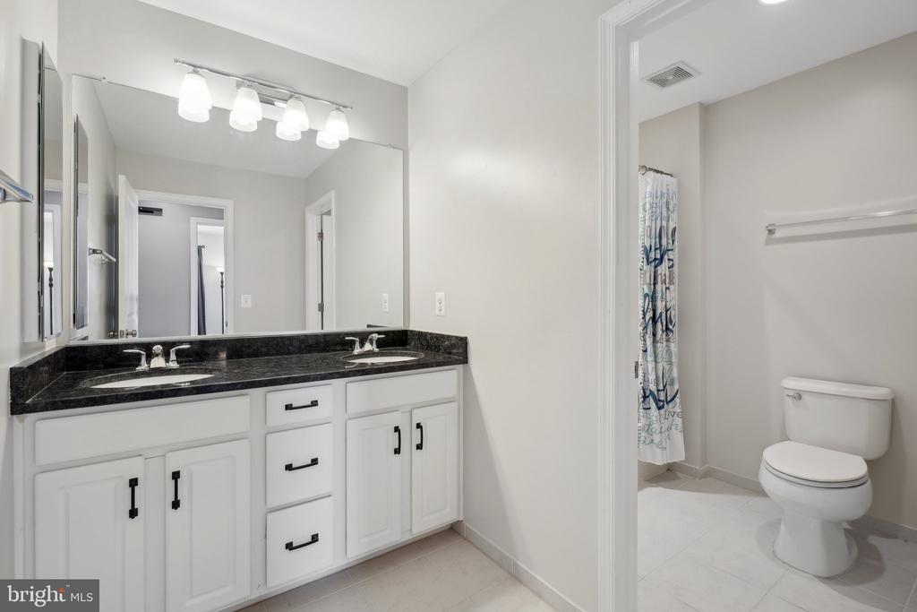 42444 Dogwood Glen Sq