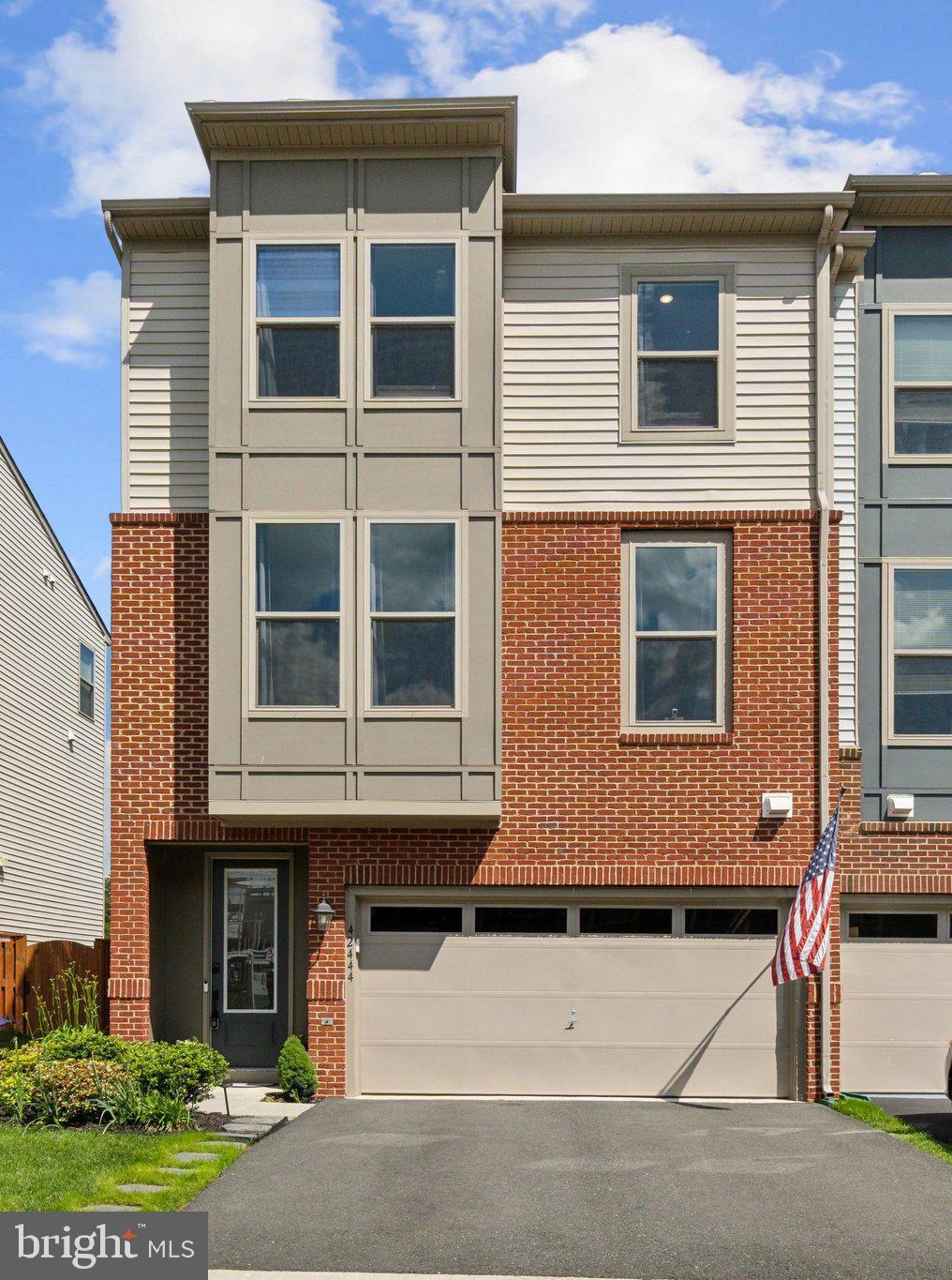 42444 Dogwood Glen Sq