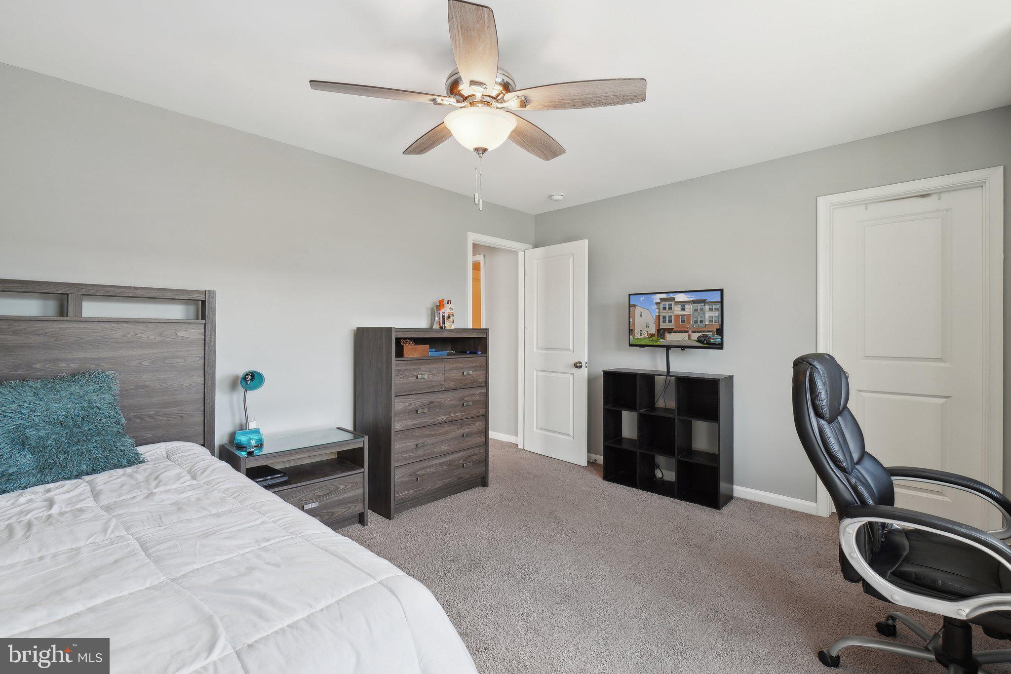 42444 Dogwood Glen Sq