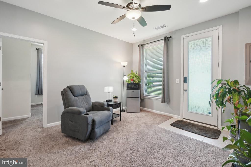 42444 Dogwood Glen Sq