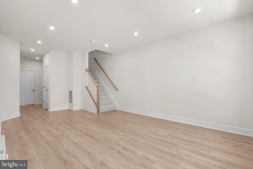 43288 Farringdon Sq