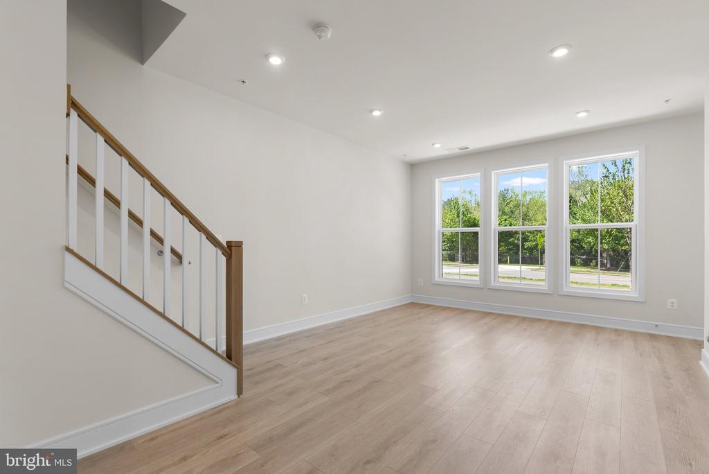 43288 Farringdon Sq