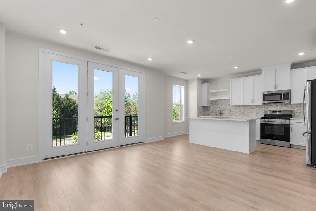 43288 Farringdon Sq