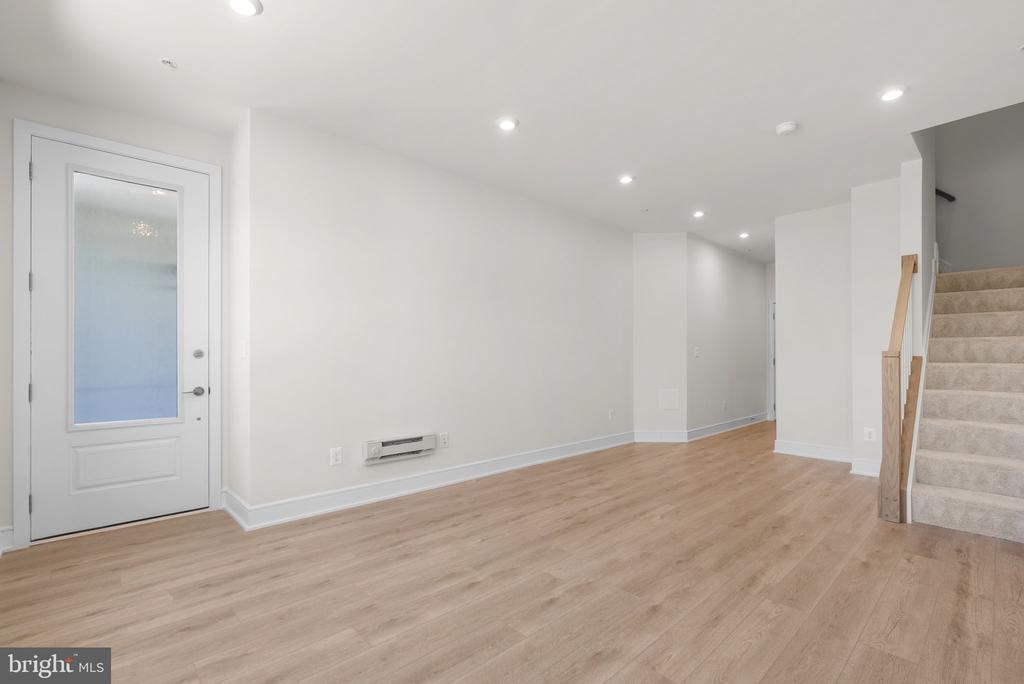 43288 Farringdon Sq