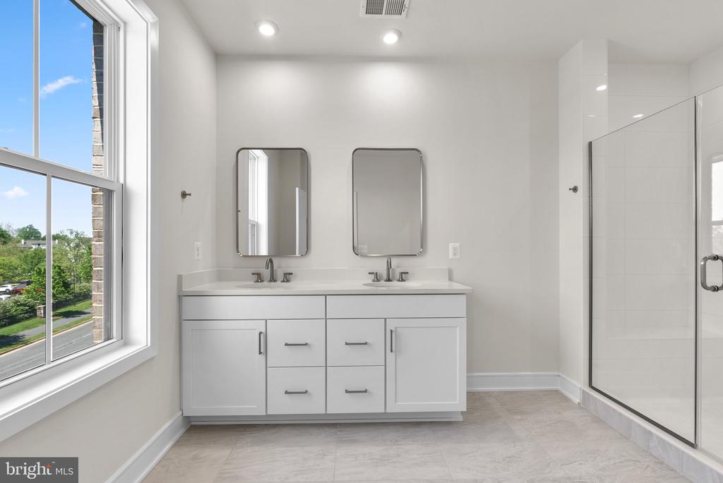 43288 Farringdon Sq