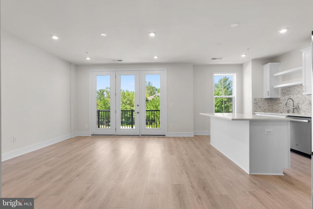 43288 Farringdon Sq
