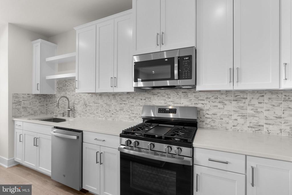 43288 Farringdon Sq