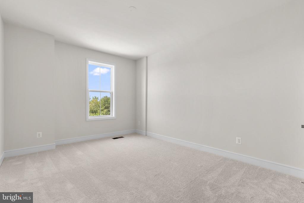 43288 Farringdon Sq