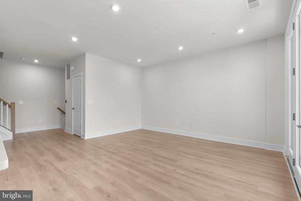 43288 Farringdon Sq