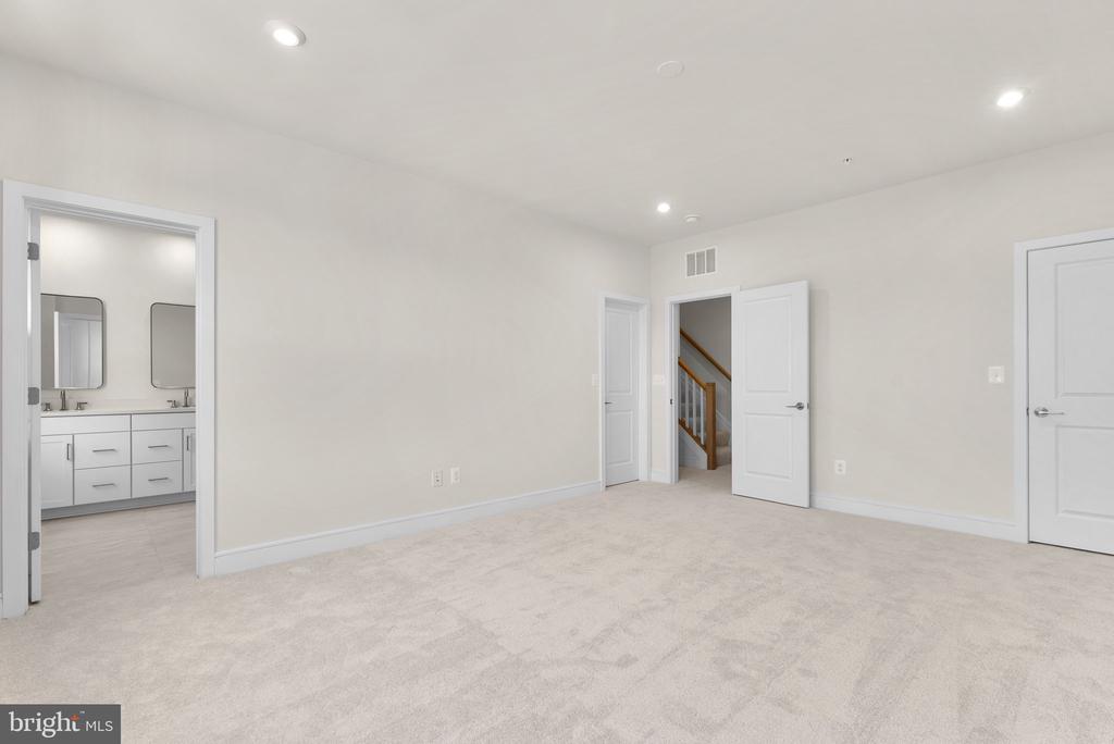 43288 Farringdon Sq