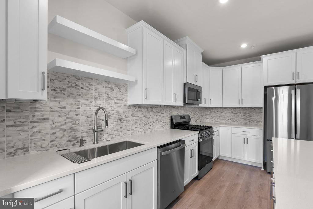 43288 Farringdon Sq