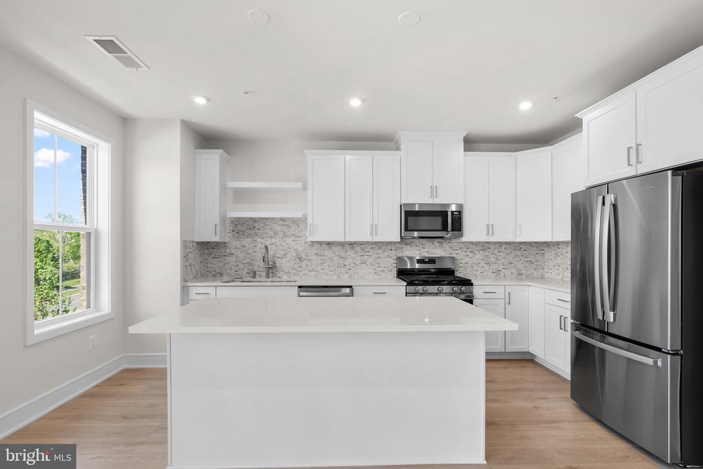 43288 Farringdon Sq