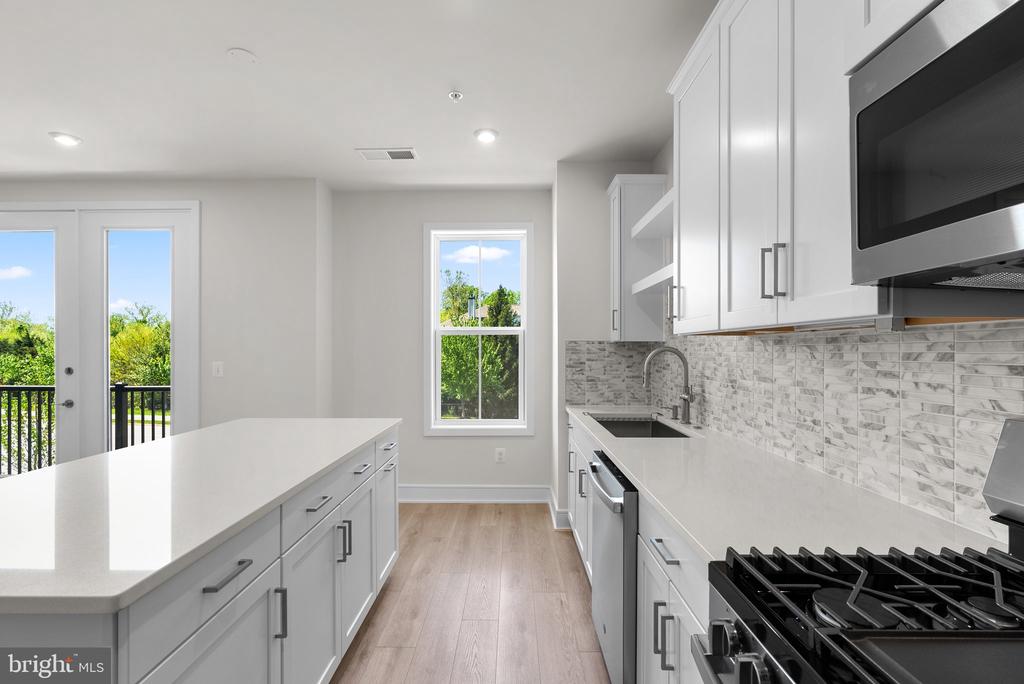 43288 Farringdon Sq