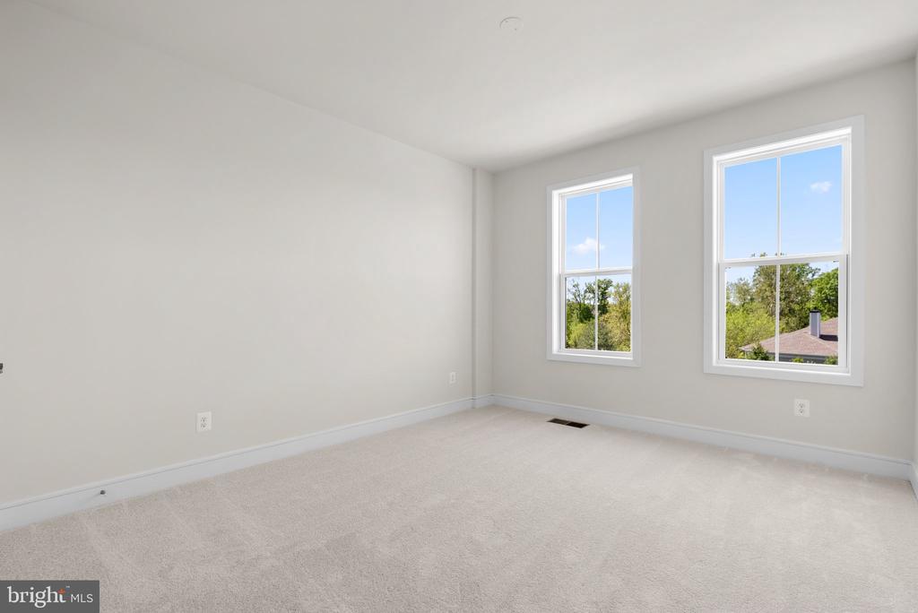 43288 Farringdon Sq