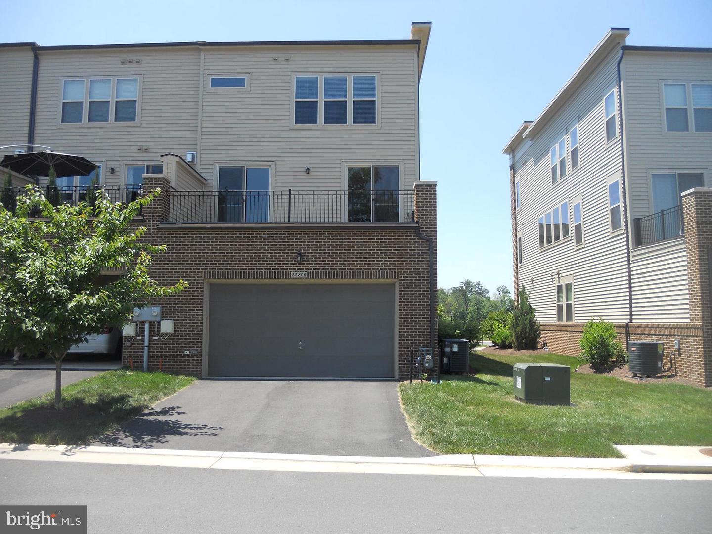 22806 BREEZY HOLLOW DR