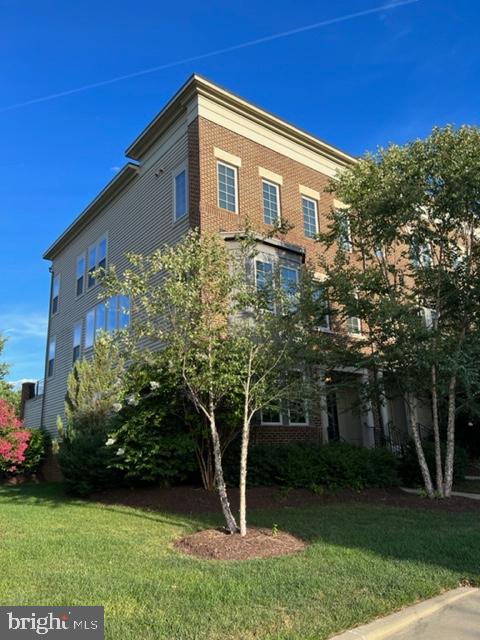 22806 BREEZY HOLLOW DR