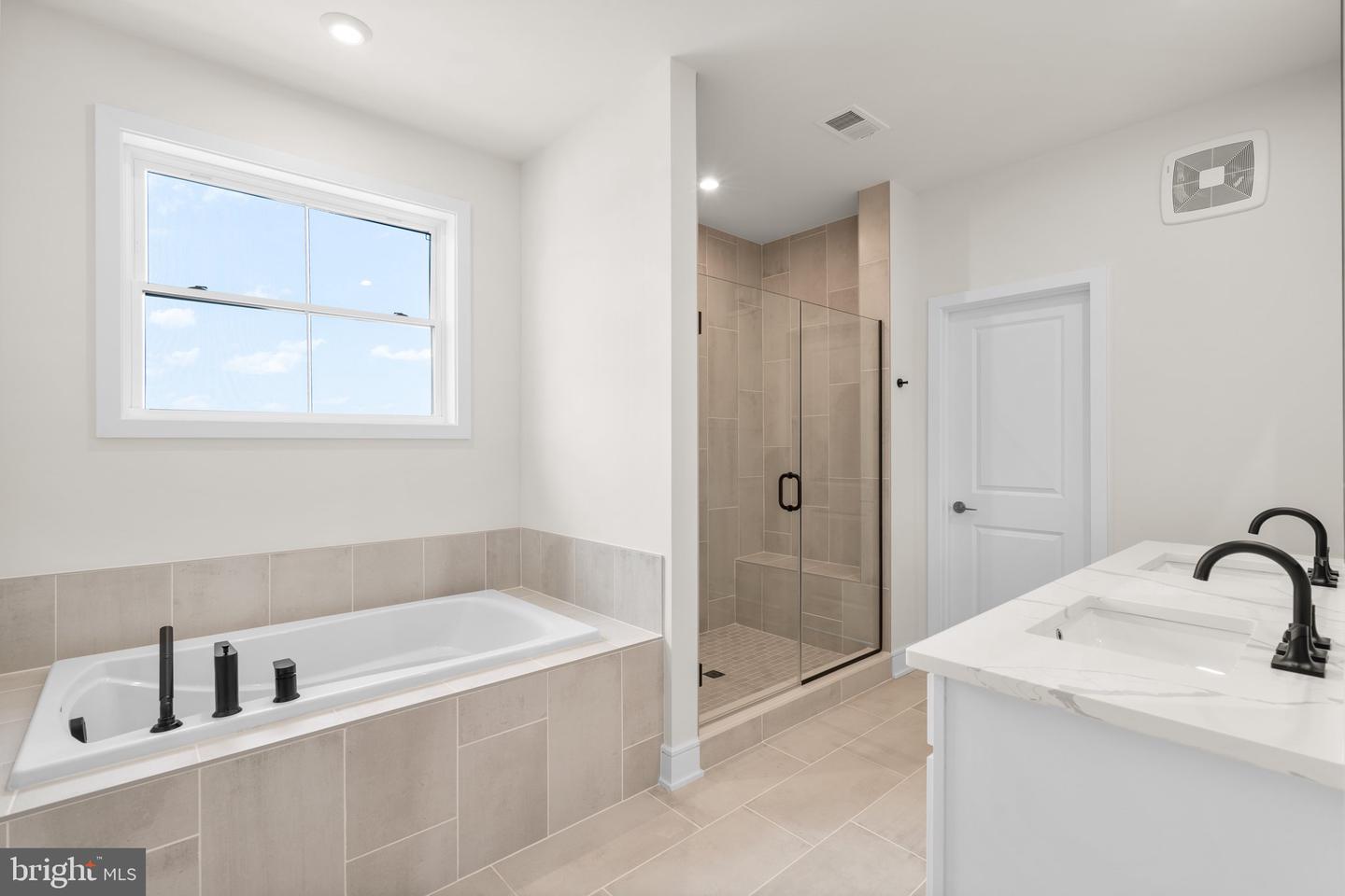 43497 Farringdon Sq