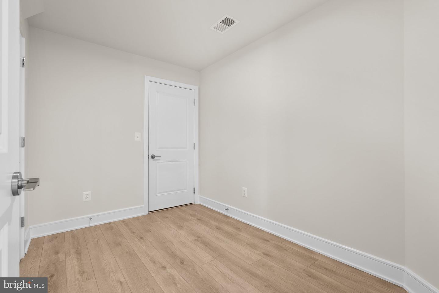 43497 Farringdon Sq