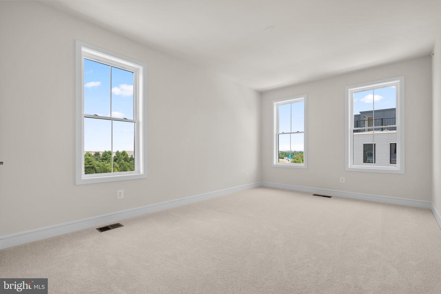 43497 Farringdon Sq
