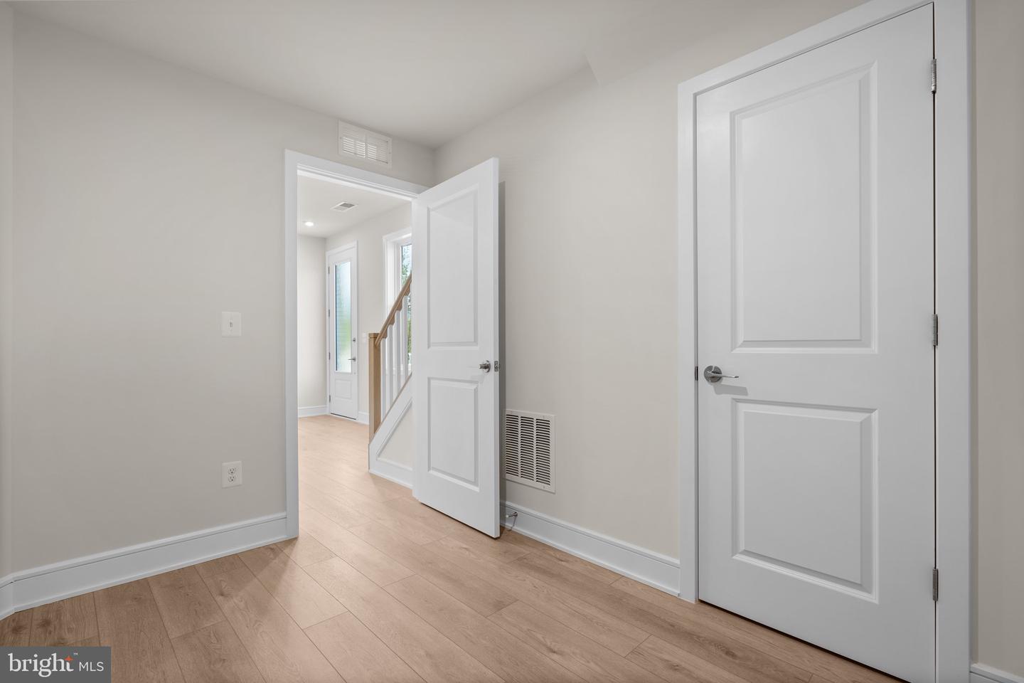 43497 Farringdon Sq