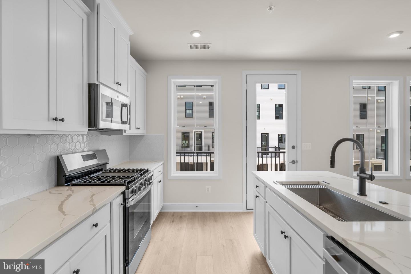 43497 Farringdon Sq