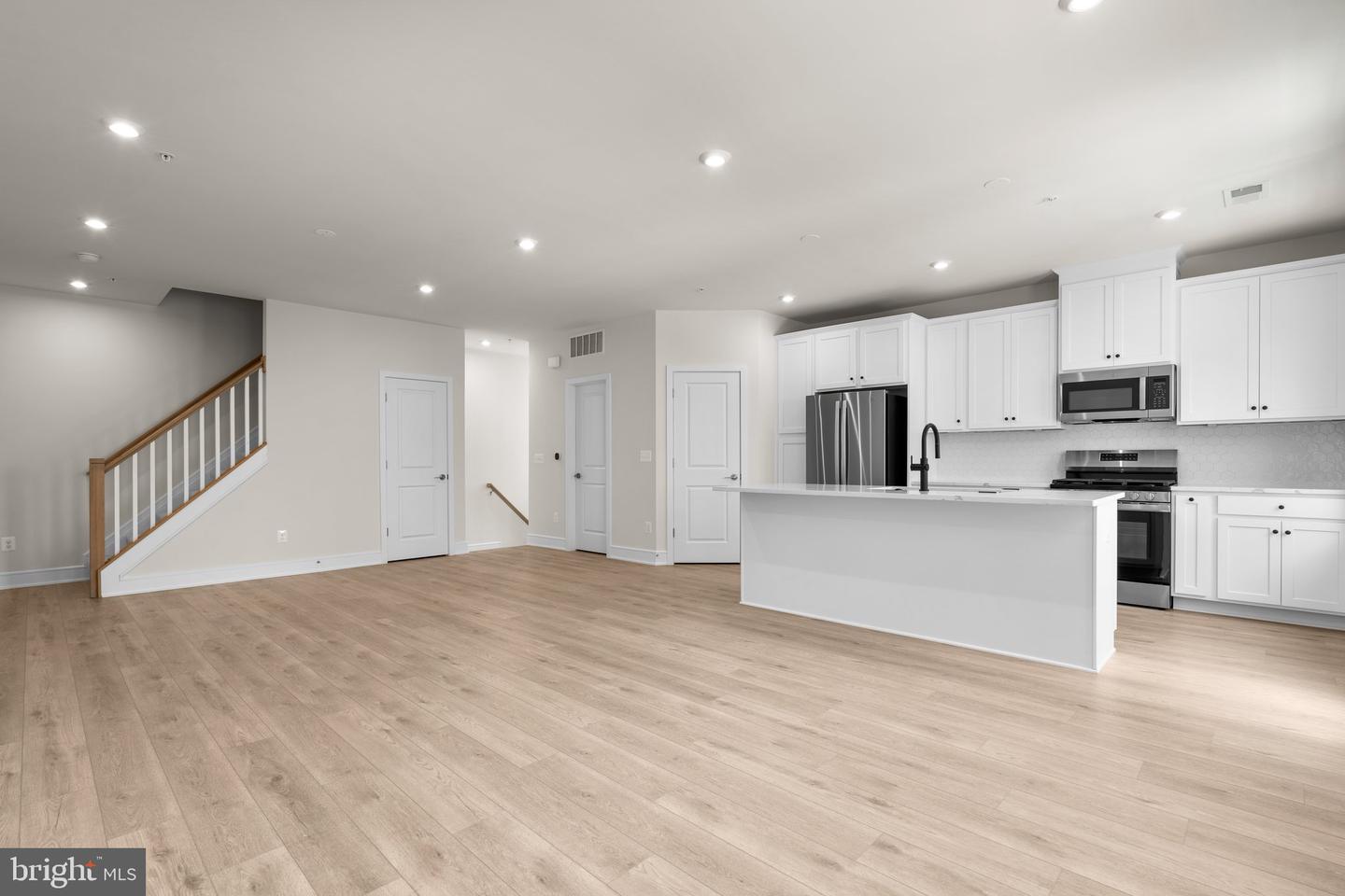 43497 Farringdon Sq