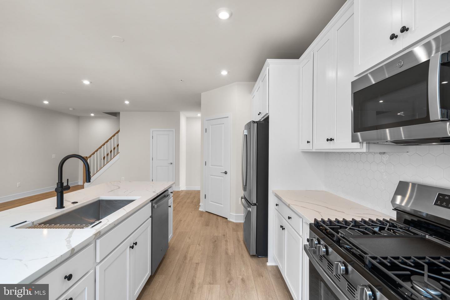 43497 Farringdon Sq