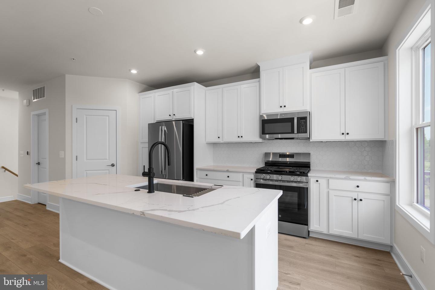 43497 Farringdon Sq