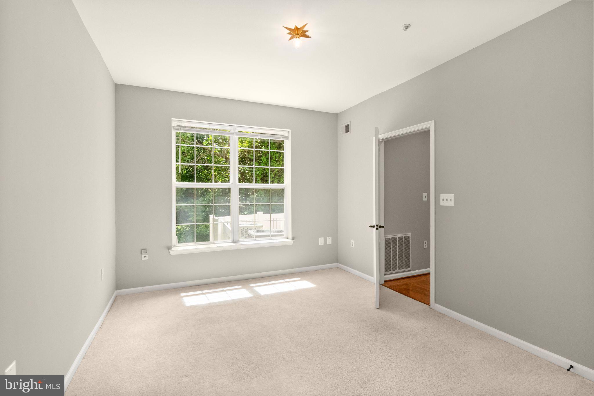 20920 Cedarpost Sq #103