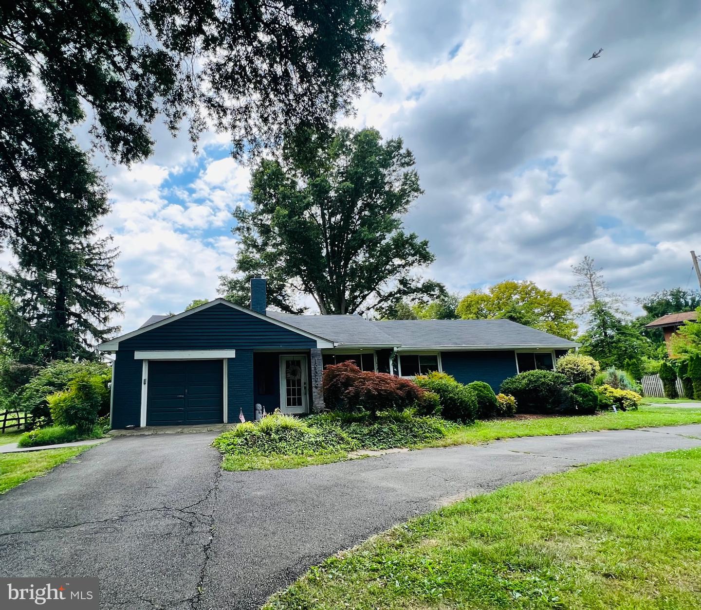 19386 YOUNGS CLIFF RD