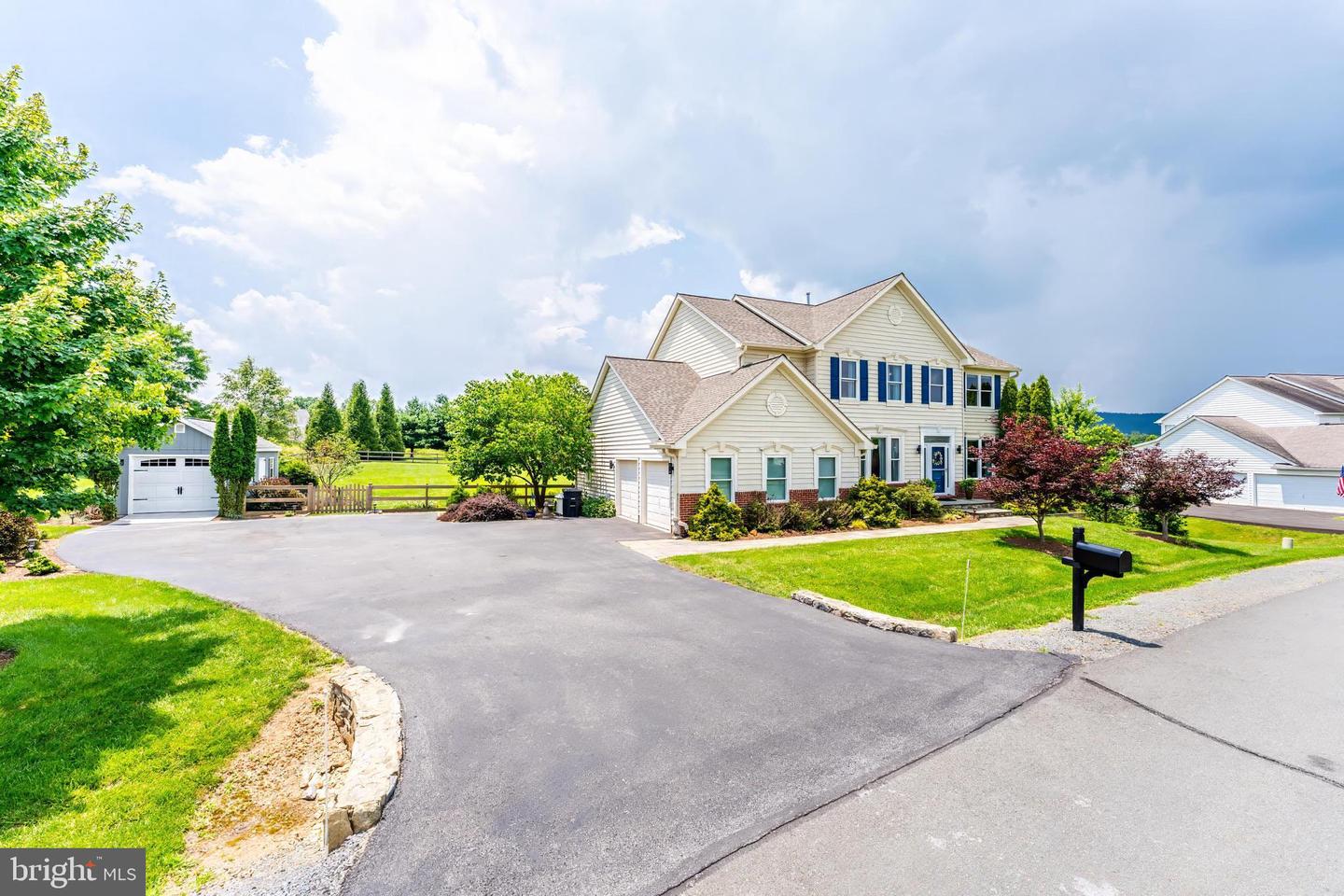 38795 Dutchmans Knoll Dr