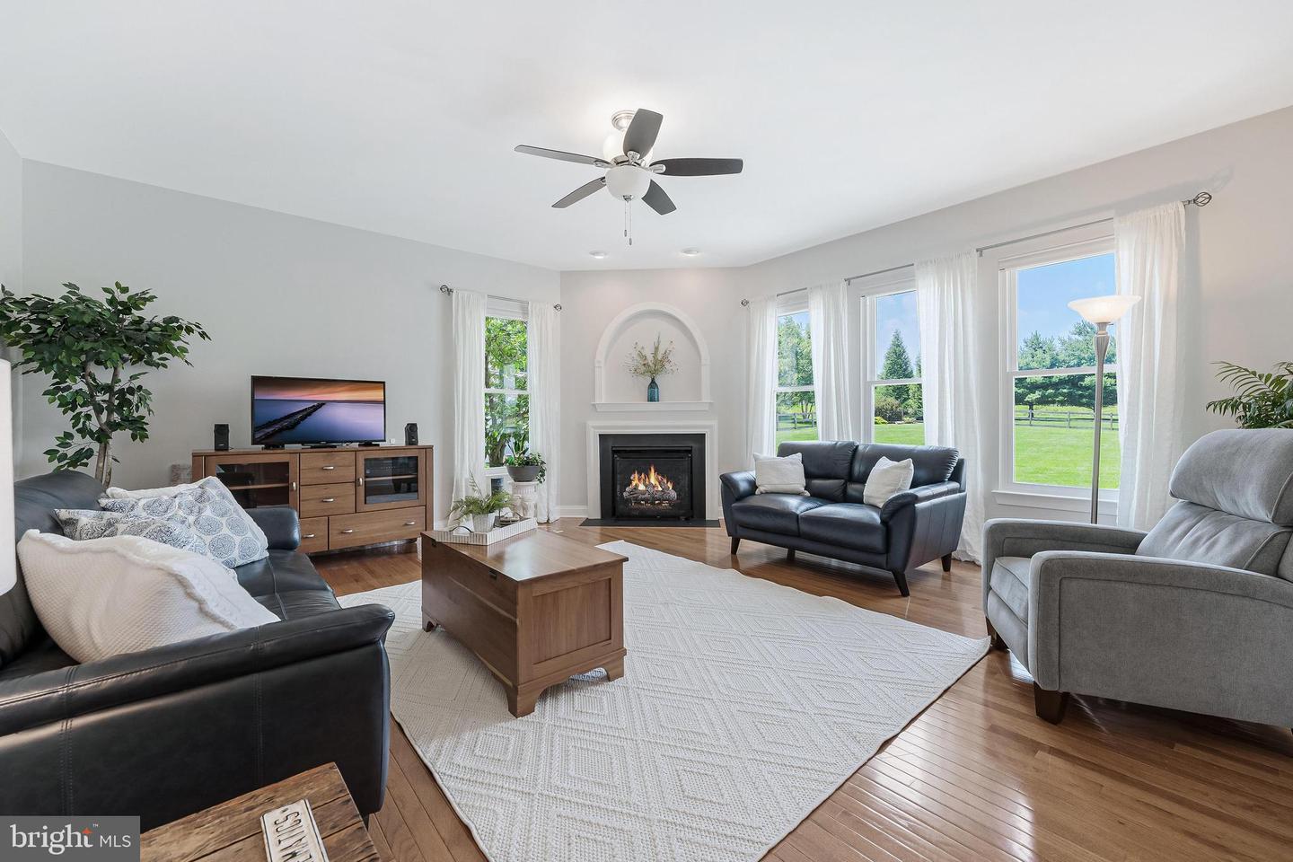 38795 Dutchmans Knoll Dr