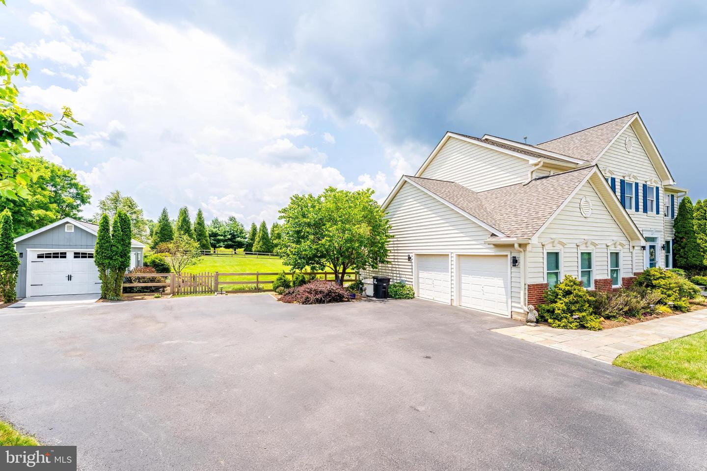 38795 Dutchmans Knoll Dr