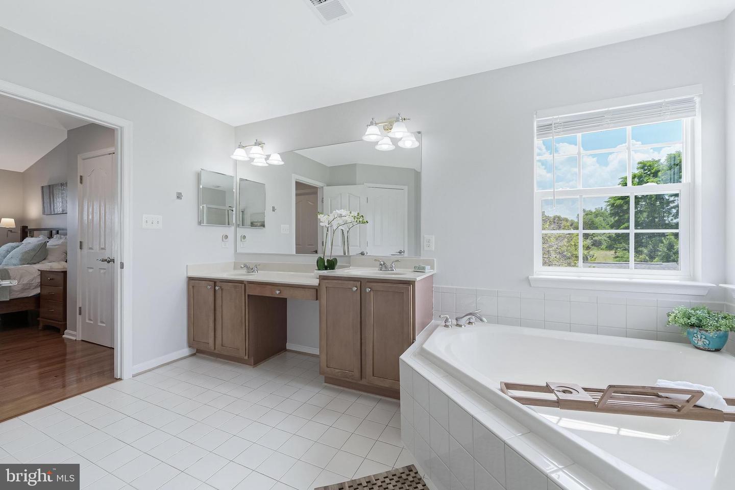 38795 Dutchmans Knoll Dr