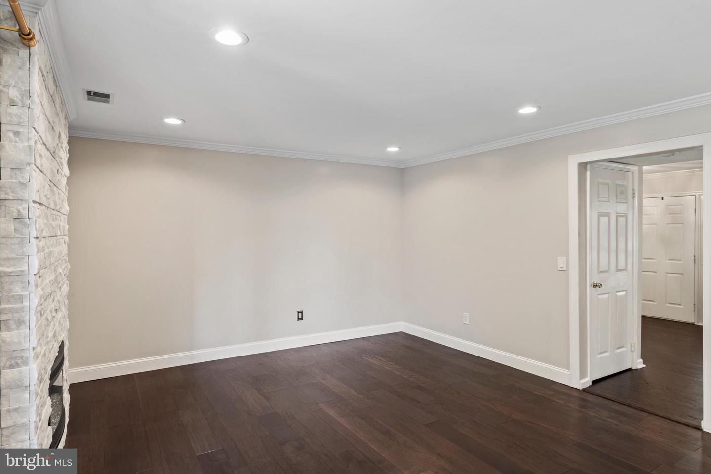 2 WEST CT