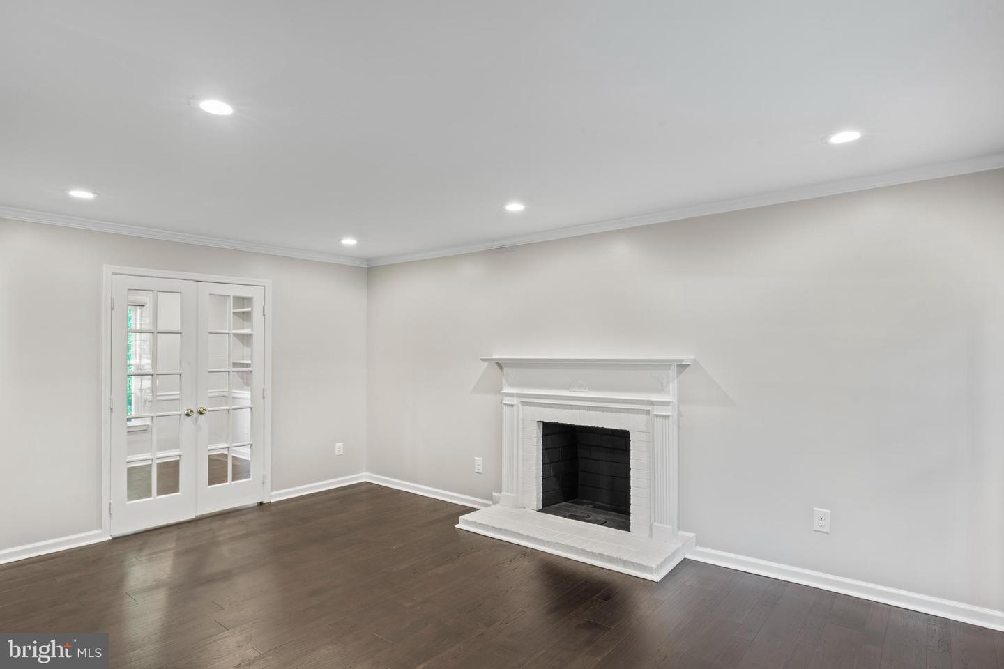 2 WEST CT