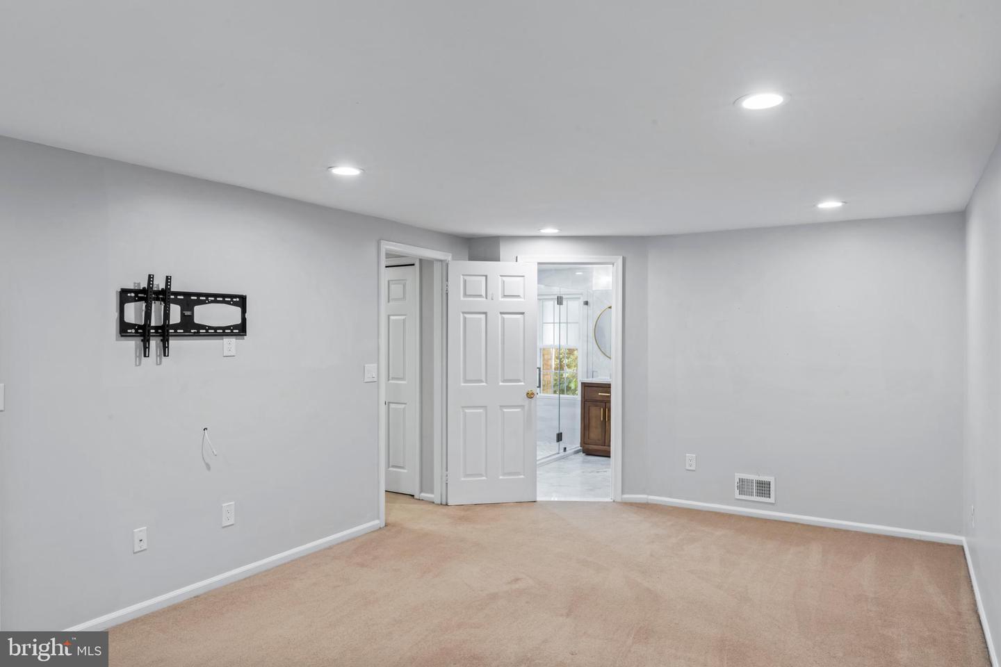 2 WEST CT