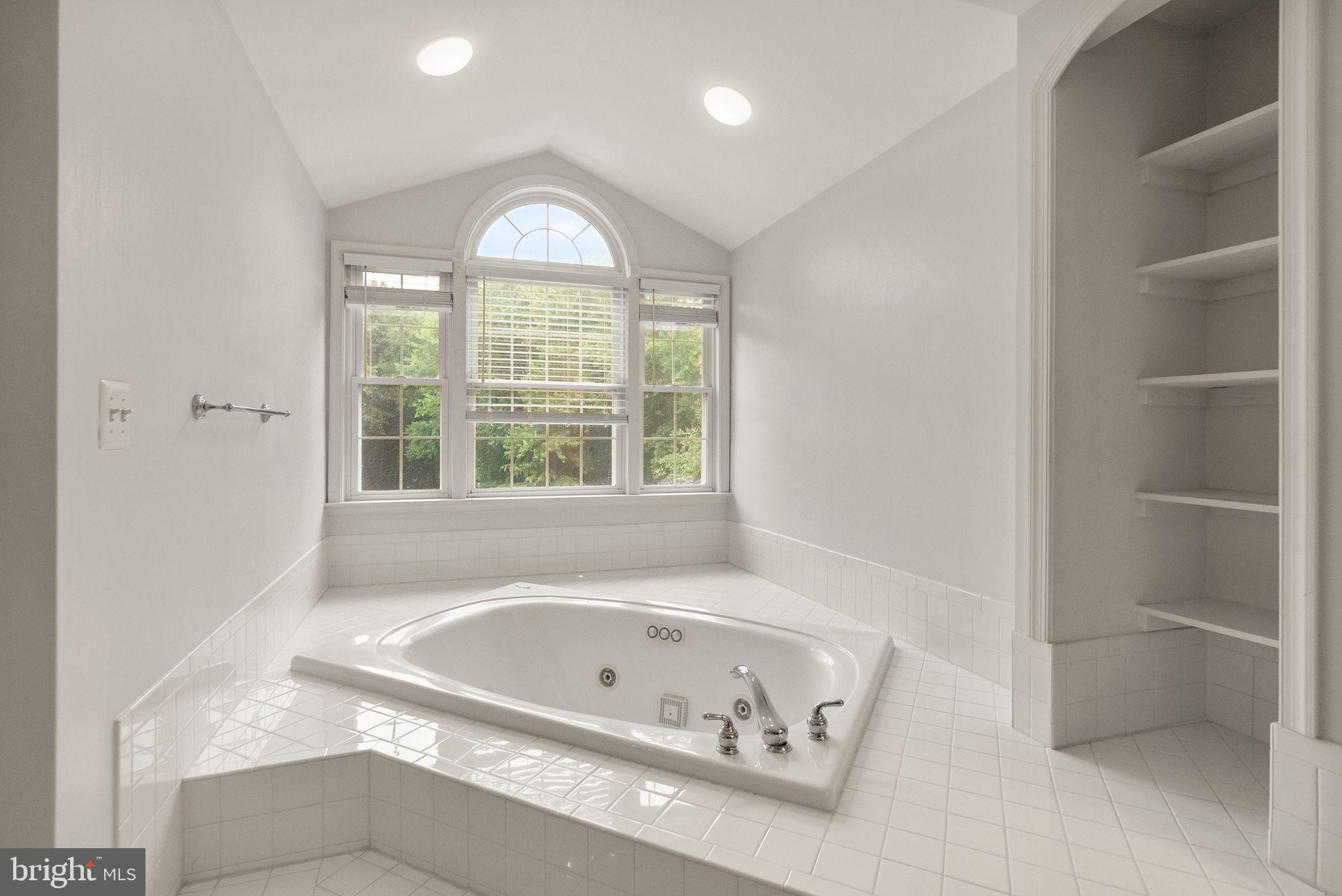 47236 Middle Bluff Pl