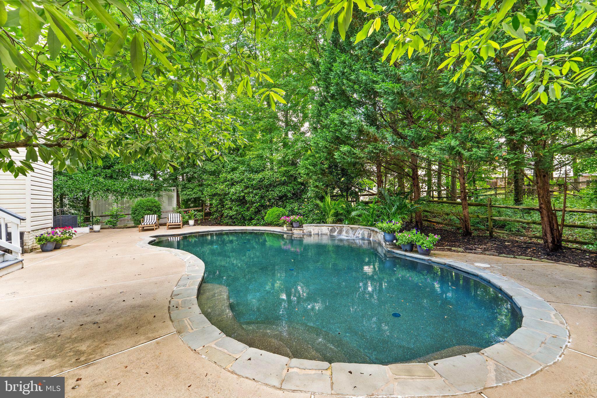 47236 Middle Bluff Pl