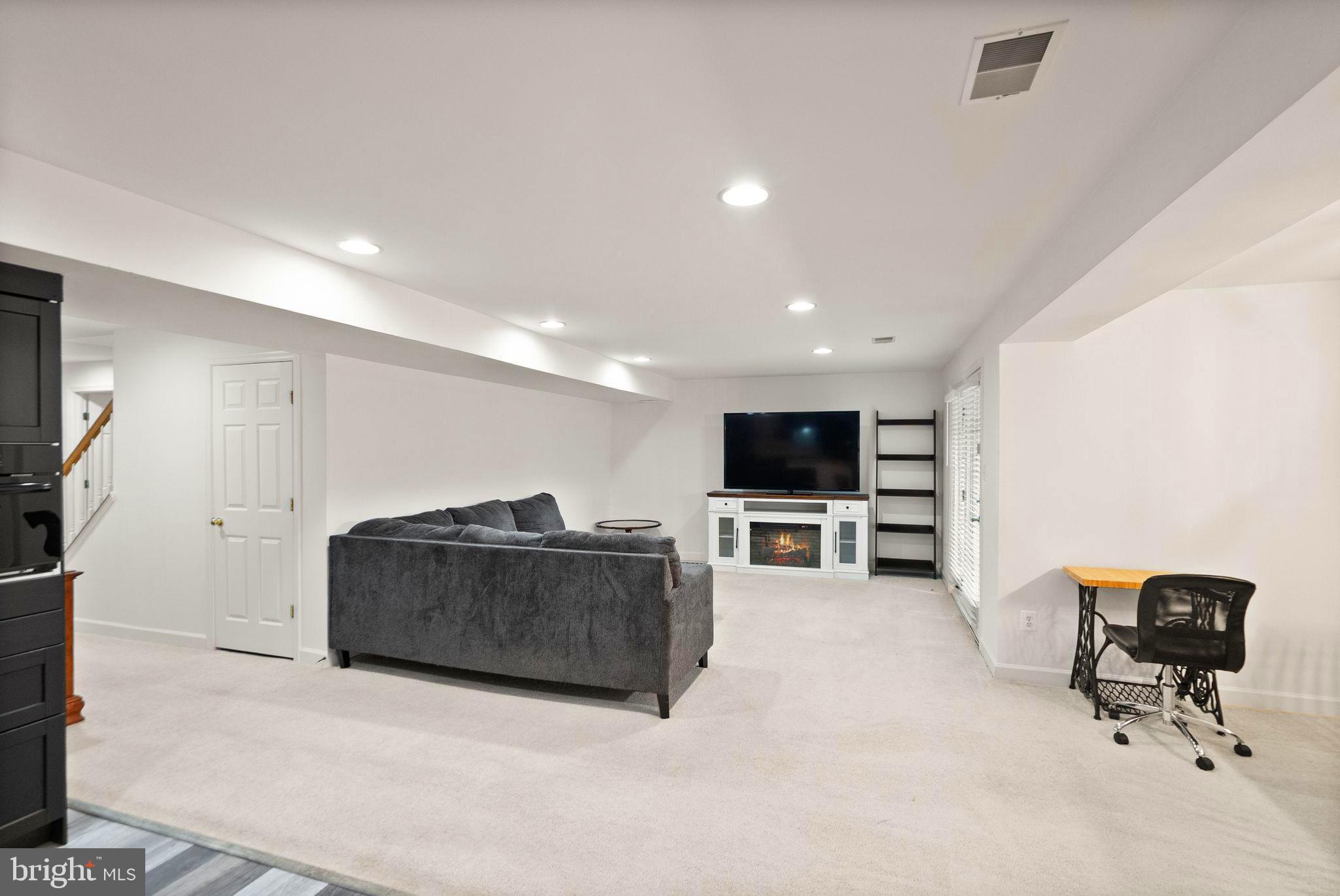 47236 Middle Bluff Pl