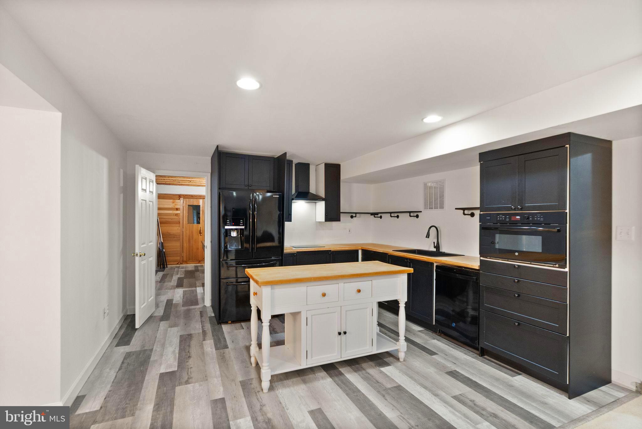 47236 Middle Bluff Pl