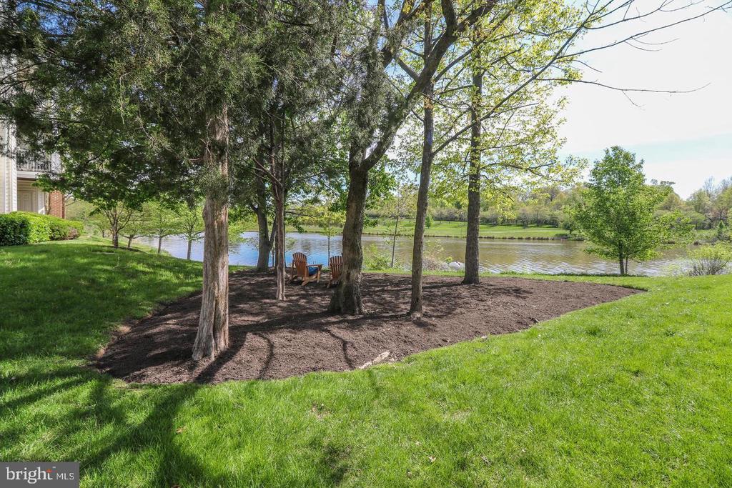 25280 Lake Shore Sq #304