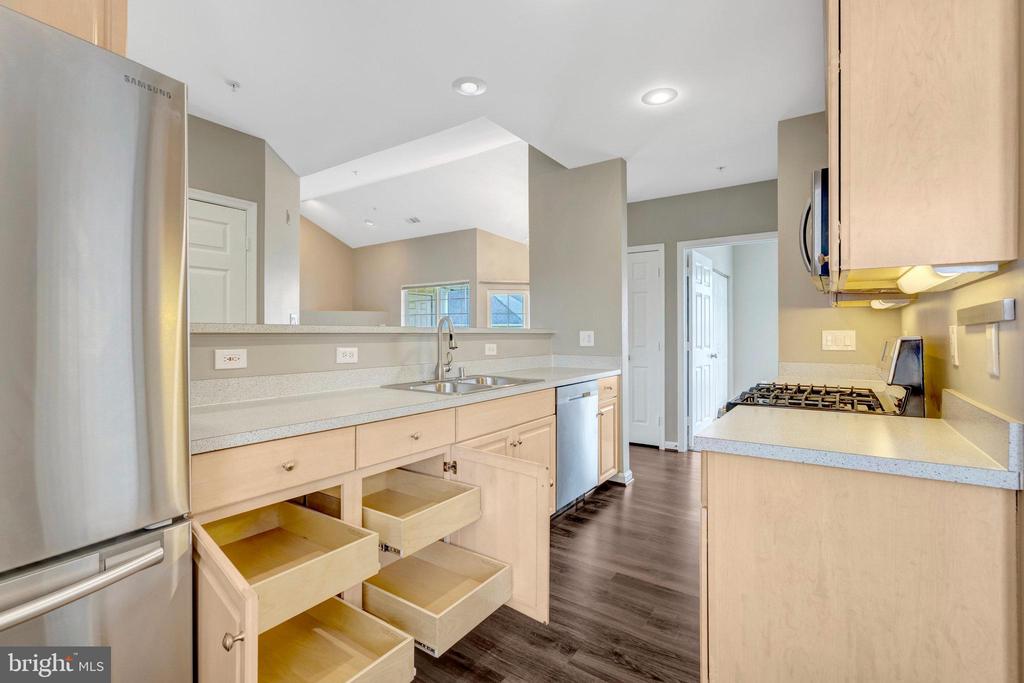 25280 Lake Shore Sq #304