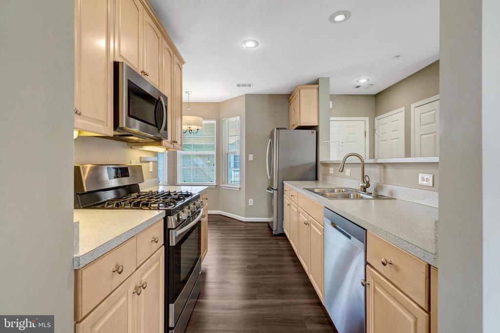 25280 Lake Shore Sq #304