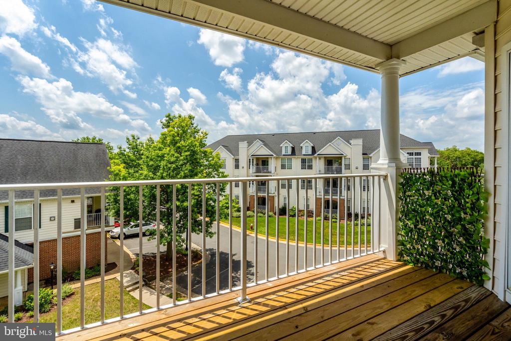 25280 Lake Shore Sq #304