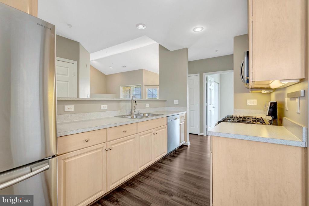 25280 Lake Shore Sq #304