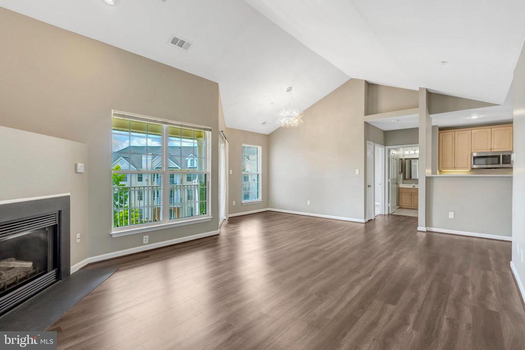 25280 Lake Shore Sq #304