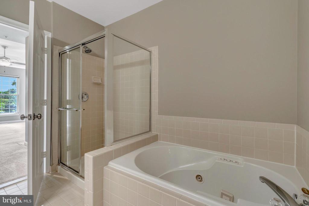 25280 Lake Shore Sq #304